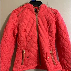 VEUC C’est Toi Sz M (fits like xs/s) Coral jacket w/ faux fur hood & pockets.